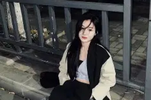 于正和朋友庆祝48岁生日董璇、古力娜扎等明星也在场